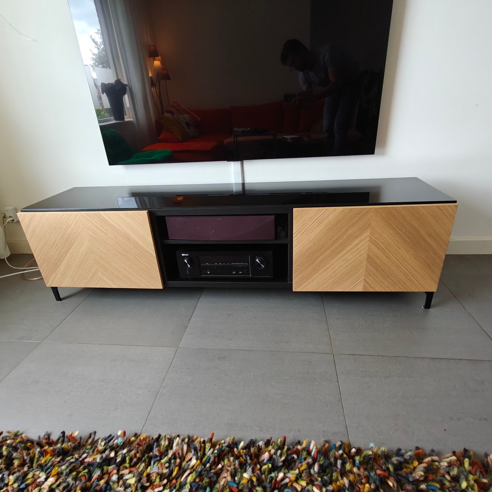 Ikea besta TV-meubel met zwarte glasplaat en houten deuren, Ophalen, Gebruikt, Modern, Scandinavisch, Glas