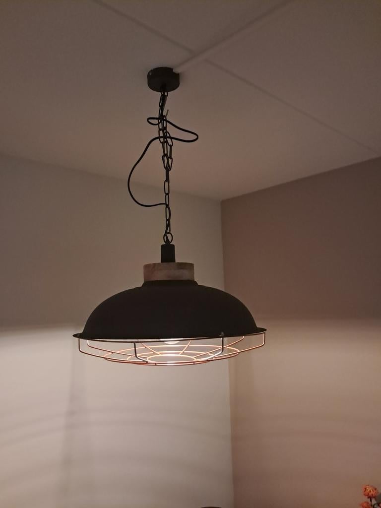 Industriële hanglamp zwart met houten accent, Industrieel, Modern, Ophalen of Verzenden, Zo goed als nieuw, 75 cm of meer