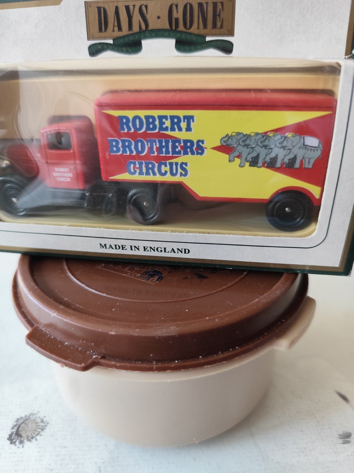 Days Gone 1935 Ford 3 Truck Robert Brothers C, Ophalen, Nieuw, Verpakking