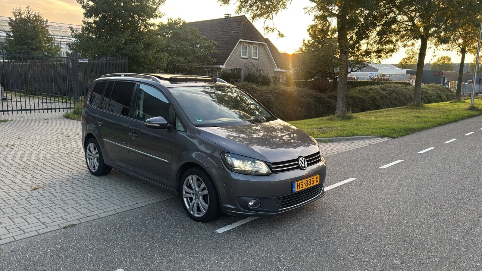 Volkswagen Touran 2.0 TDI Highline PANORAMA DAK AUTOMAAT XEN, Euro 5, Gebruikt, 4 cilinders, Alcantara