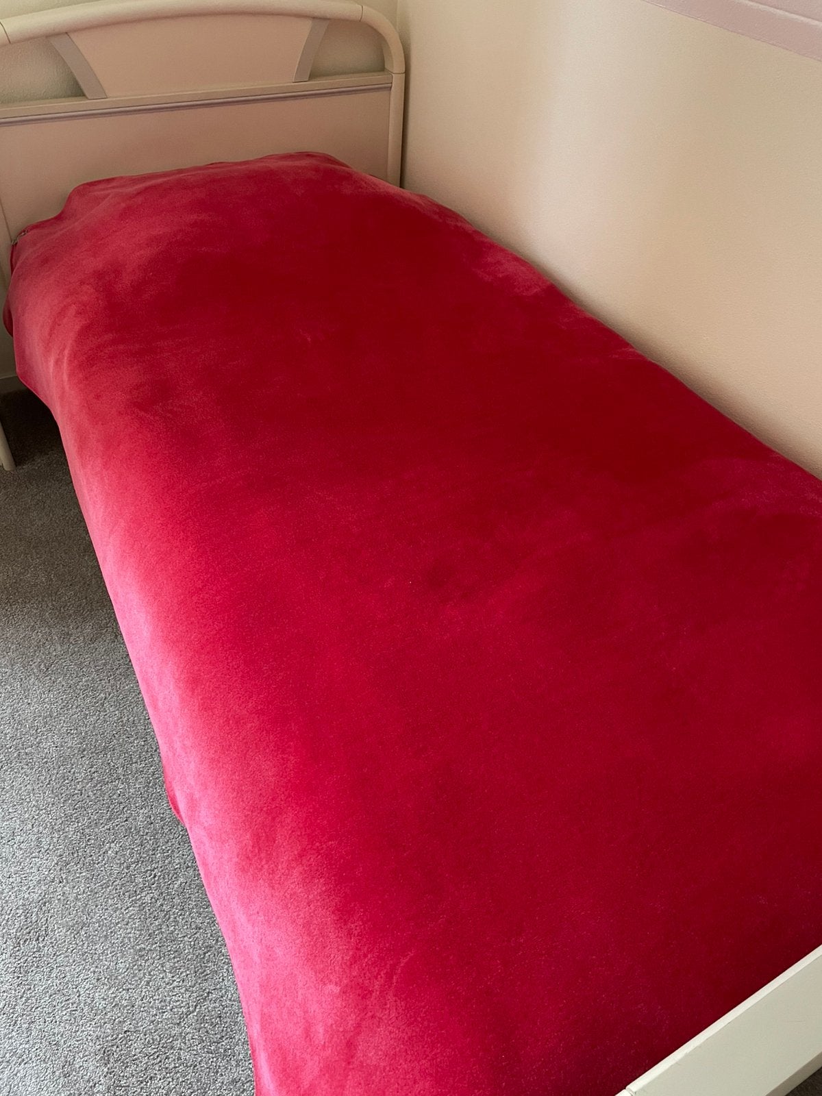 Plaid of bedsprei 150/225 m . Kleur diep rose ., Ophalen of Verzenden, Zo goed als nieuw