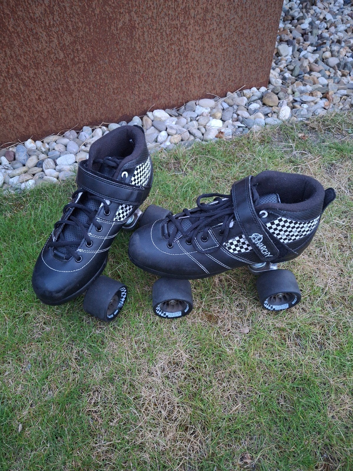 Zwarte rollerskate's met dambordpatroon, Ophalen, Zo goed als nieuw, Dames