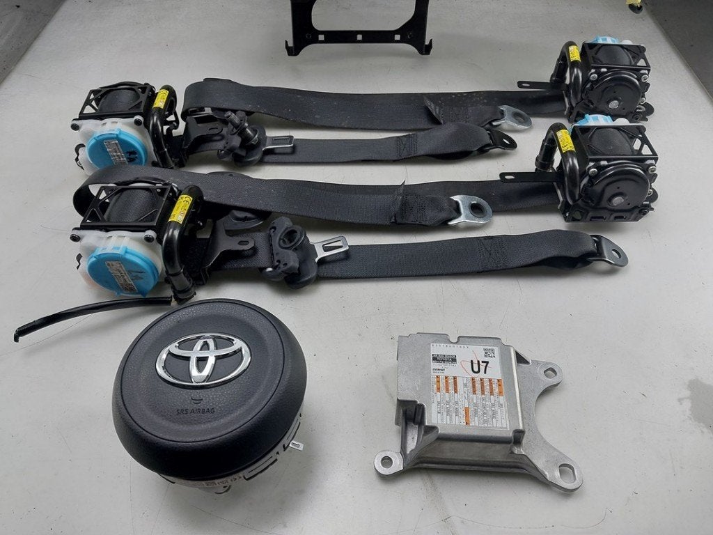 Airbag Set + Dashboard Yaris Cross (PB1/PJ1) 2023, Gebruikt, Kundenbetreuung@toyota.de, Toyota-Allee 2, Köln 50858, , Duitsland