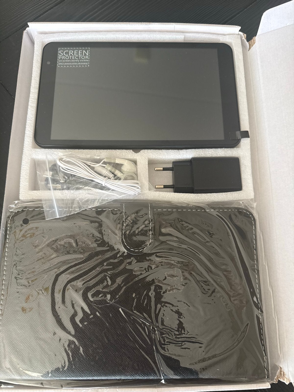 Nieuwe tablet met hoes en screenprotector, Computers en Software, Windows Tablets, Nieuw, Ophalen of Verzenden, Wi-Fi, 7 inch of minder