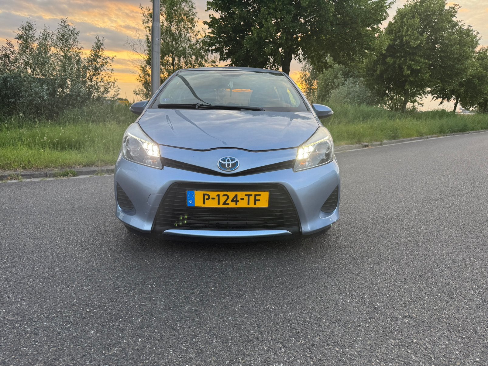 Toyota Yaris 1.5 Full Hybrid CVT 5DR 2012 Blauw, Euro 5, 74 pk, Zwart, 4 cilinders