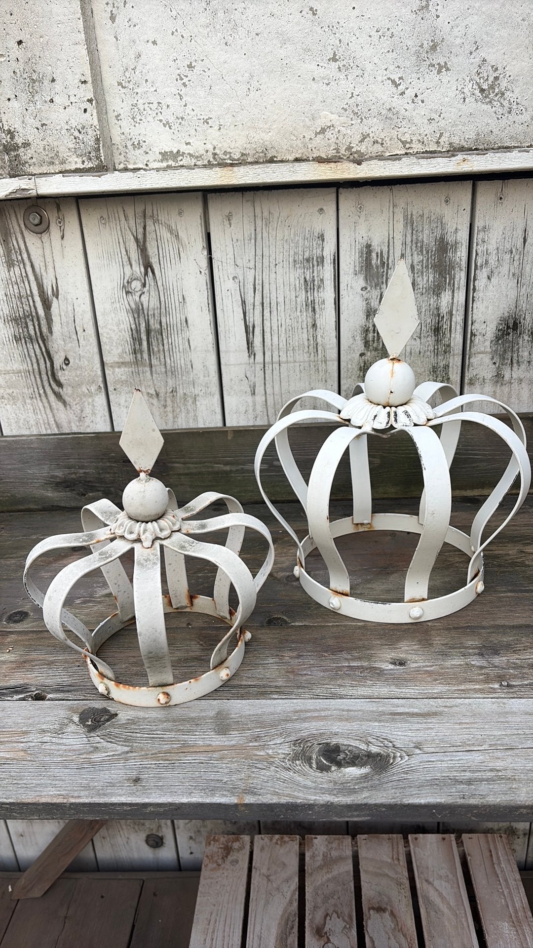 2 brocante ijzeren kronen wit, Ophalen