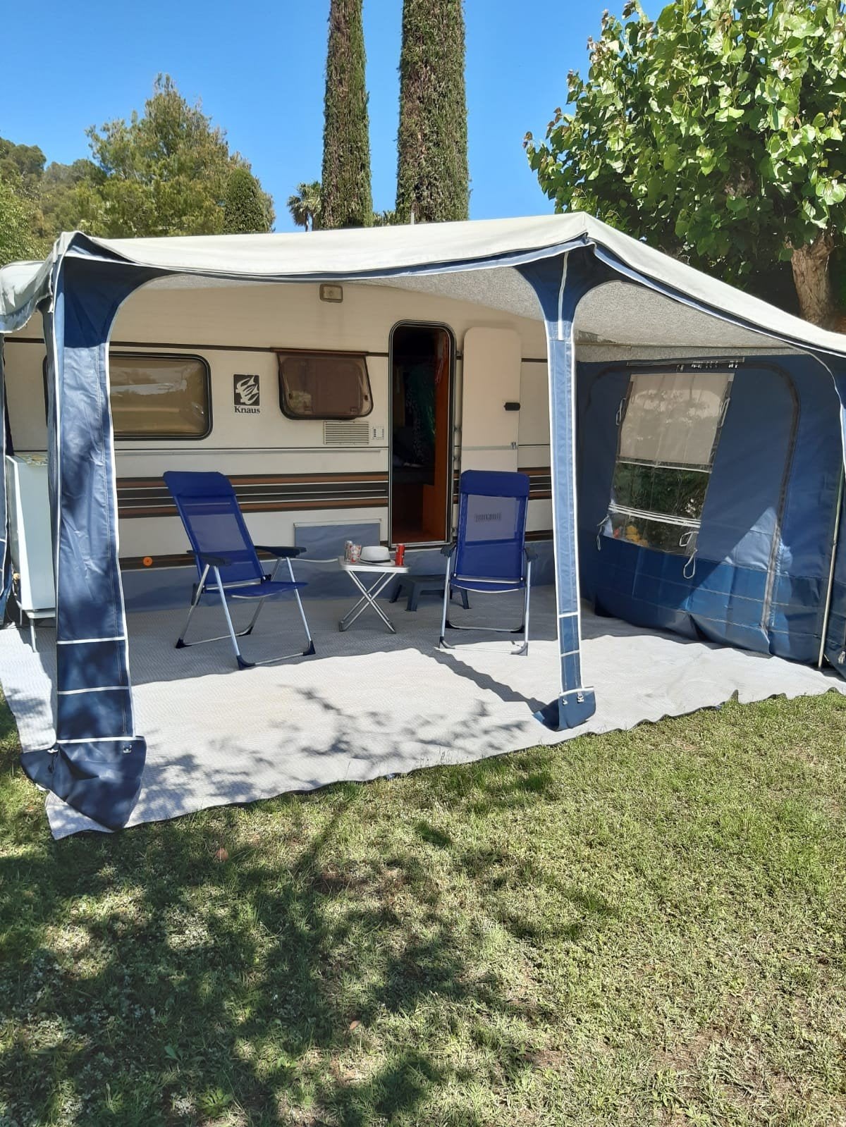Nette complete caravan met ruime voortent, Caravans en Kamperen, Ophalen