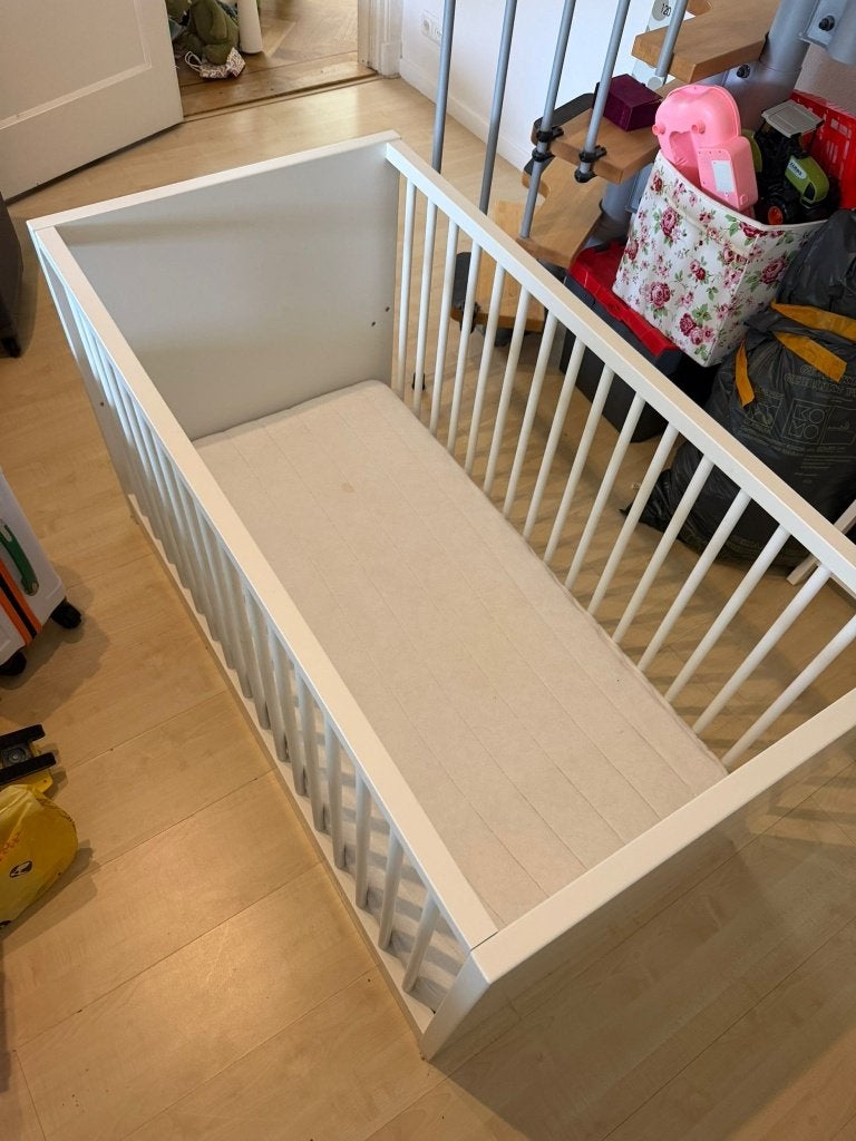mooie Kidsmill Lars Babybedwit met beuken poten incl. matras, Ophalen, Gebruikt, Ledikant