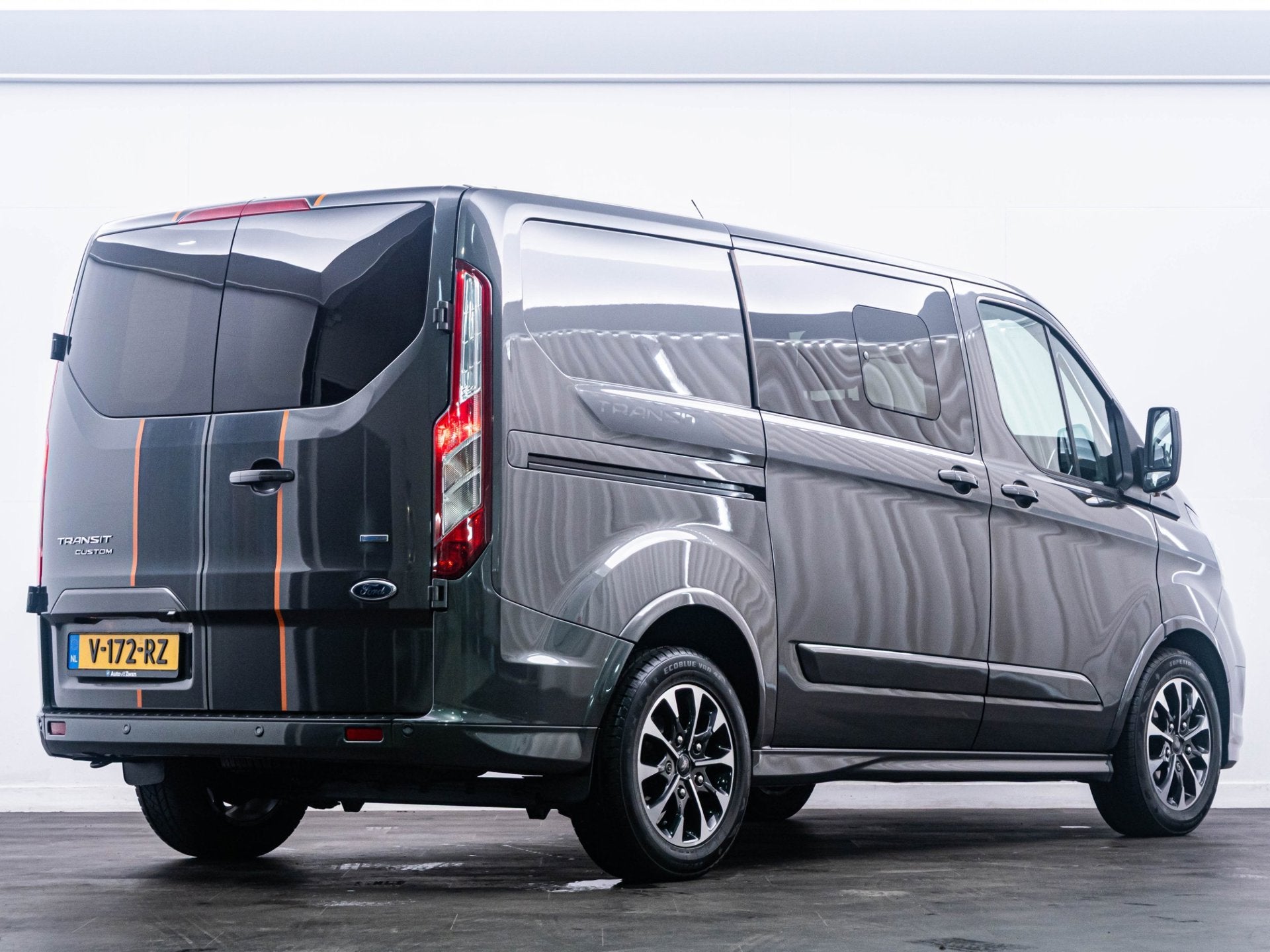 Ford Transit Custom 310 2.0 TDCI L1H1 Limited Sport DC 5pers, 4 cilinders, Zwart, 14 km/l, Bedrijf