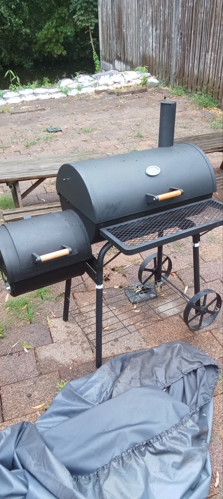 Grote Smoker BBQ met zijbrander en hoes, Ophalen, Gebruikt, Onbekend
