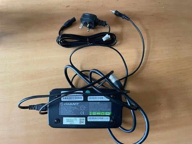 Oplader voor Giant elektrische fiets, Fietsen en Brommers, Ophalen of Verzenden, Zo goed als nieuw, Giant
