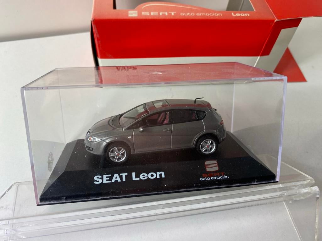 1:43 SEAT LEON-dealer boxed-hard to find item-in OVP, Ophalen of Verzenden, Auto, Overige merken