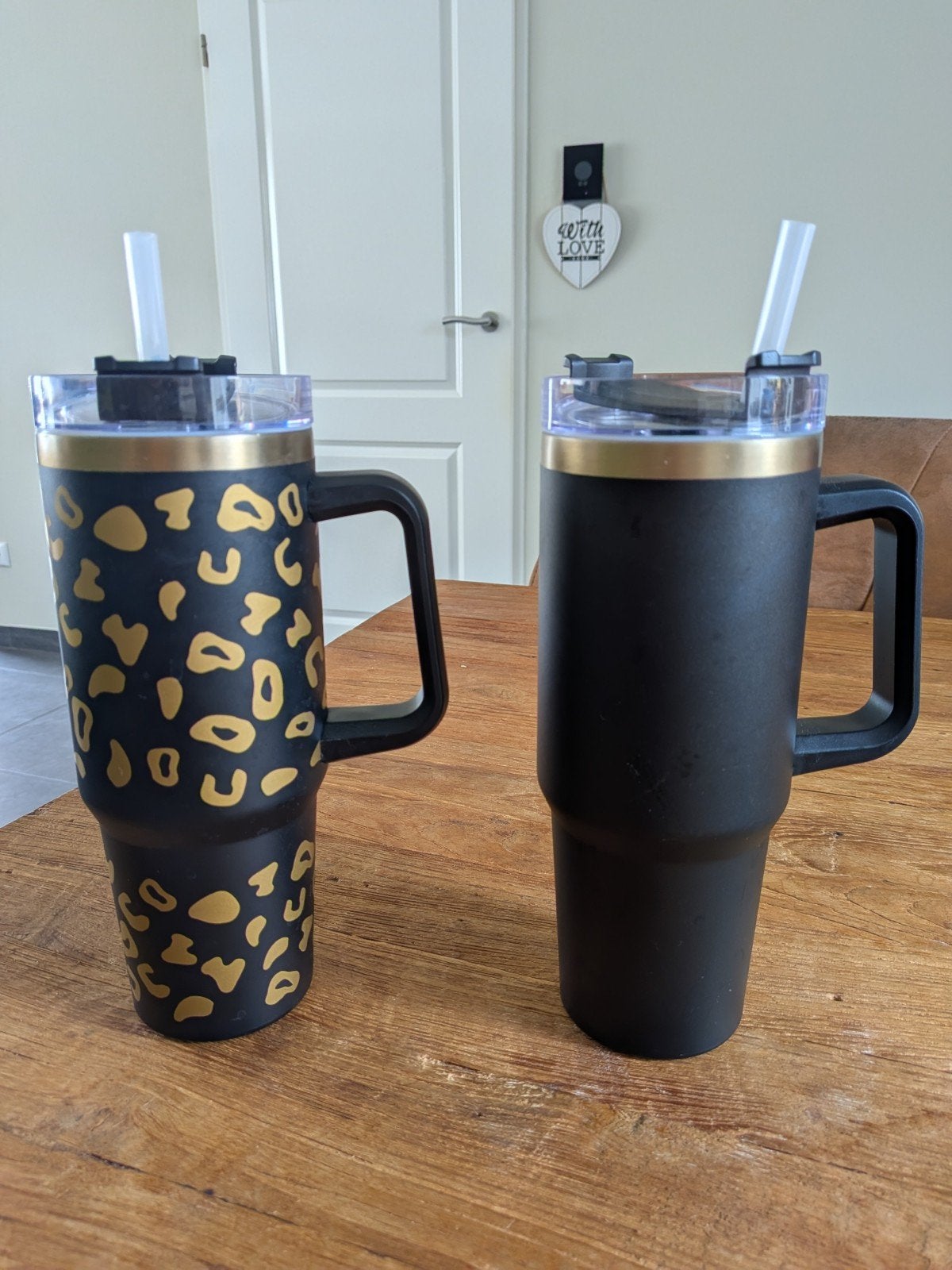 Twee Tumblers Zwart en zwart met goud, Ophalen of Verzenden, Zo goed als nieuw
