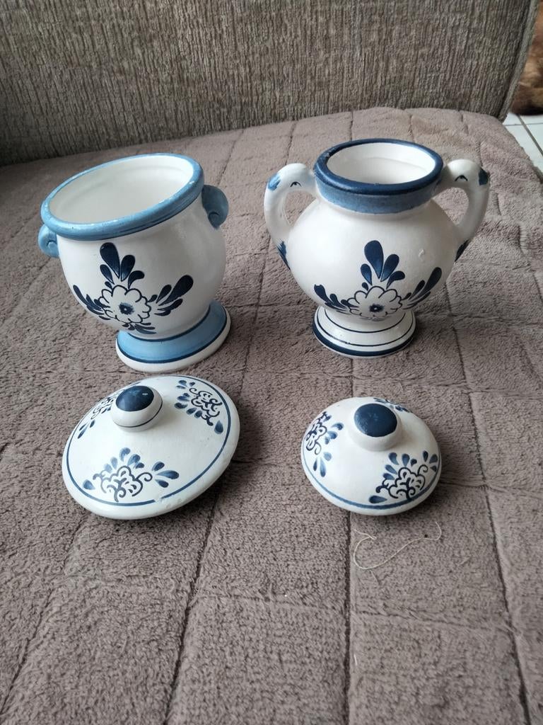2 Delfts Blauw-stijl potjes met deksel, 11 cm hoog, Antiek en Kunst, Ophalen of Verzenden