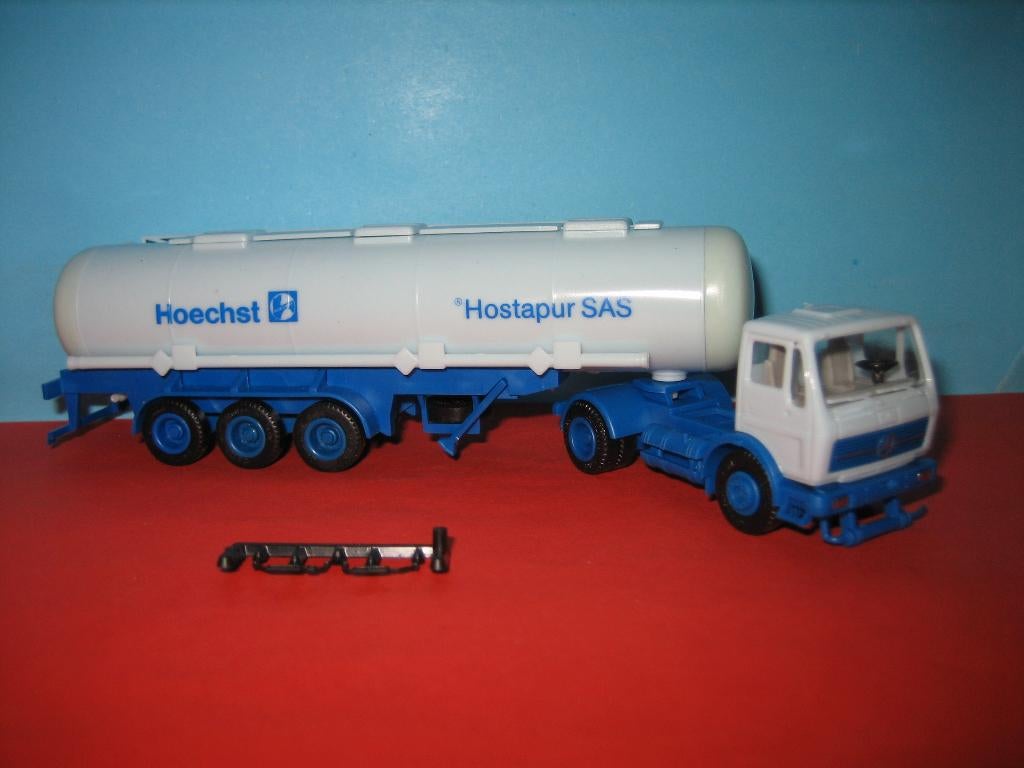 Hoechst-SAS  MERCEDES met tank-oplegger  Herpa, Ophalen of Verzenden, Zo goed als nieuw, Bus of Vrachtwagen, Herpa
