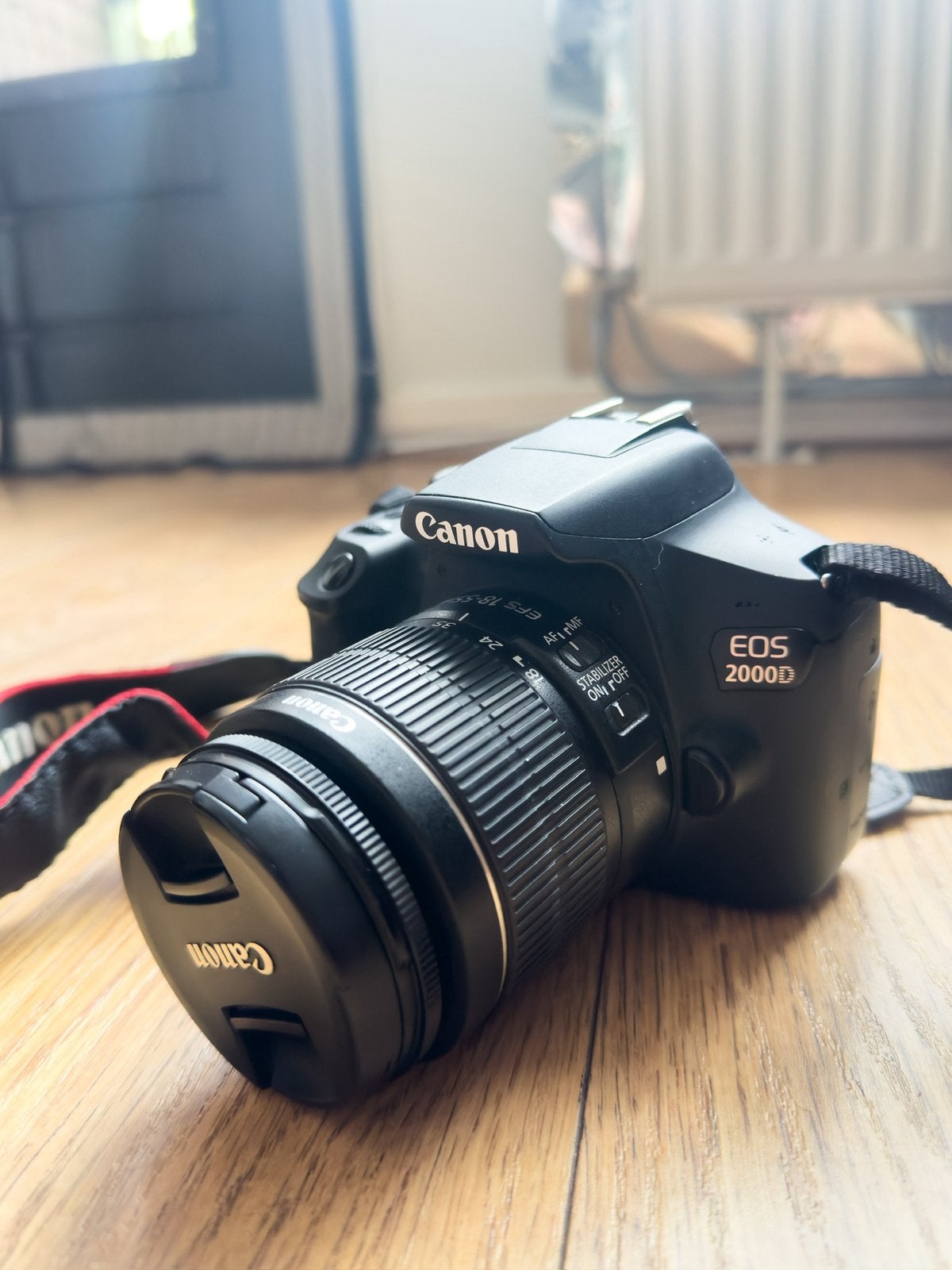 Foto 3 van Canon EOS 2000D + 18-55mm lens – Complete set