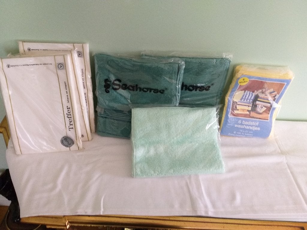 2 Badhanddoeken + washandjes, Ophalen of Verzenden, Nieuw