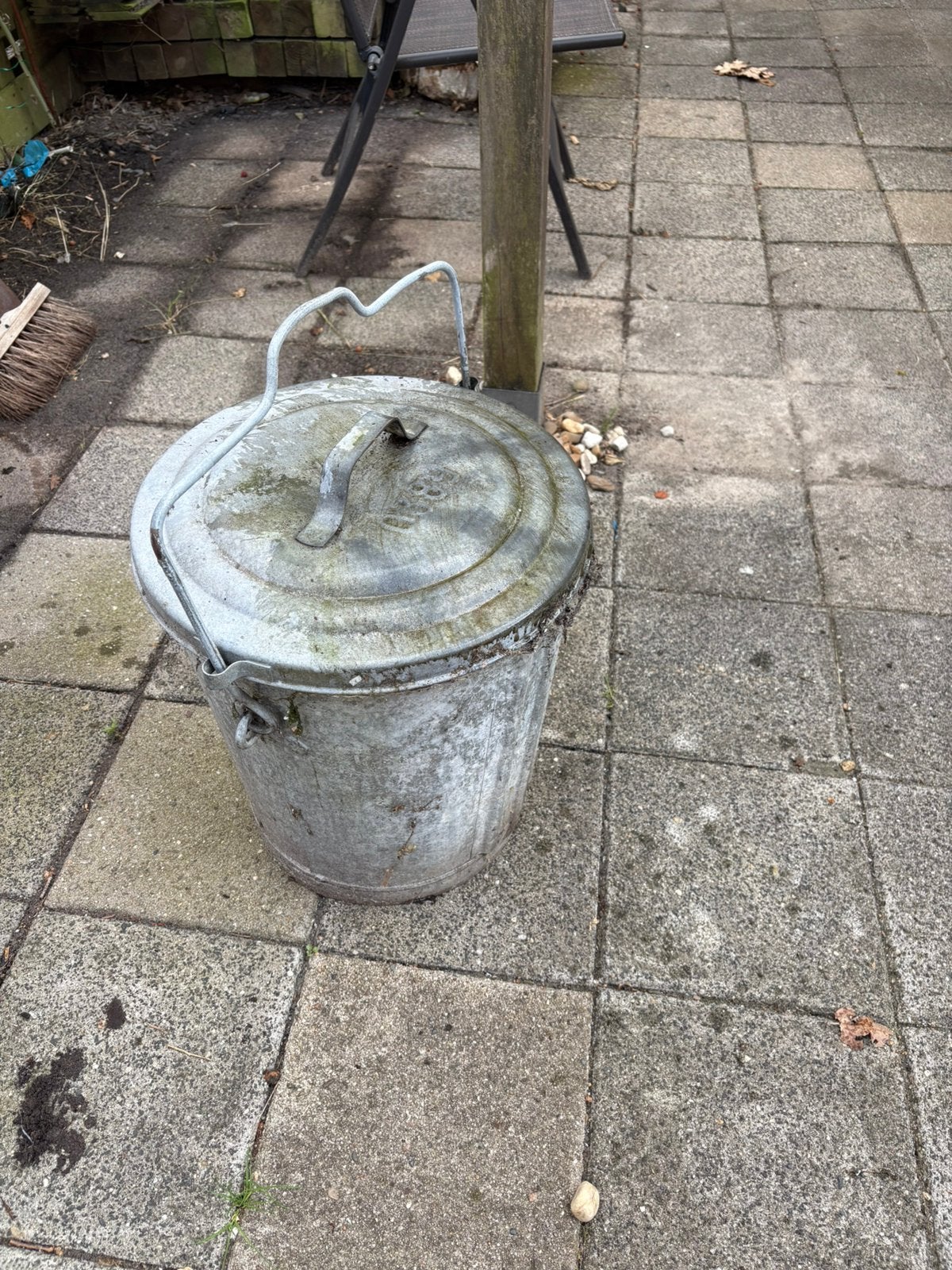 Oude afval emmer uit oma,s tijd, Ophalen, Gebruikt