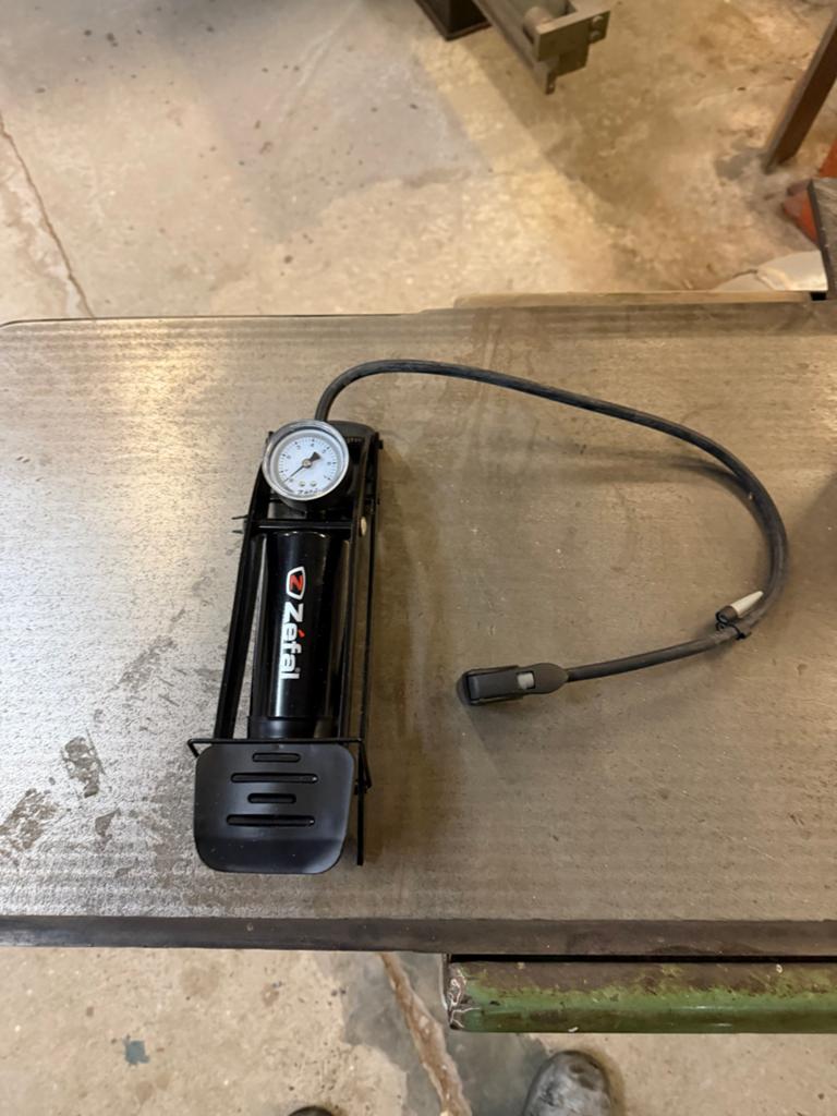 Zefal Fiets Voetpomp met Drukmeter, Ophalen of Verzenden, Drukmeter, Gebruikt