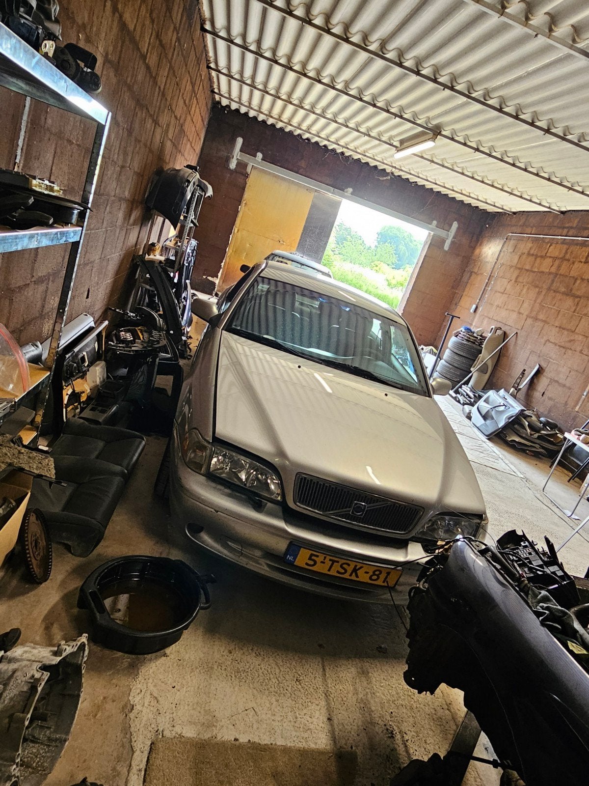 Volvo c70 2.3 turbo aut tekoop in onderdelen of geheel, C70, 2300 cc, Zilver of Grijs, 1600 kg