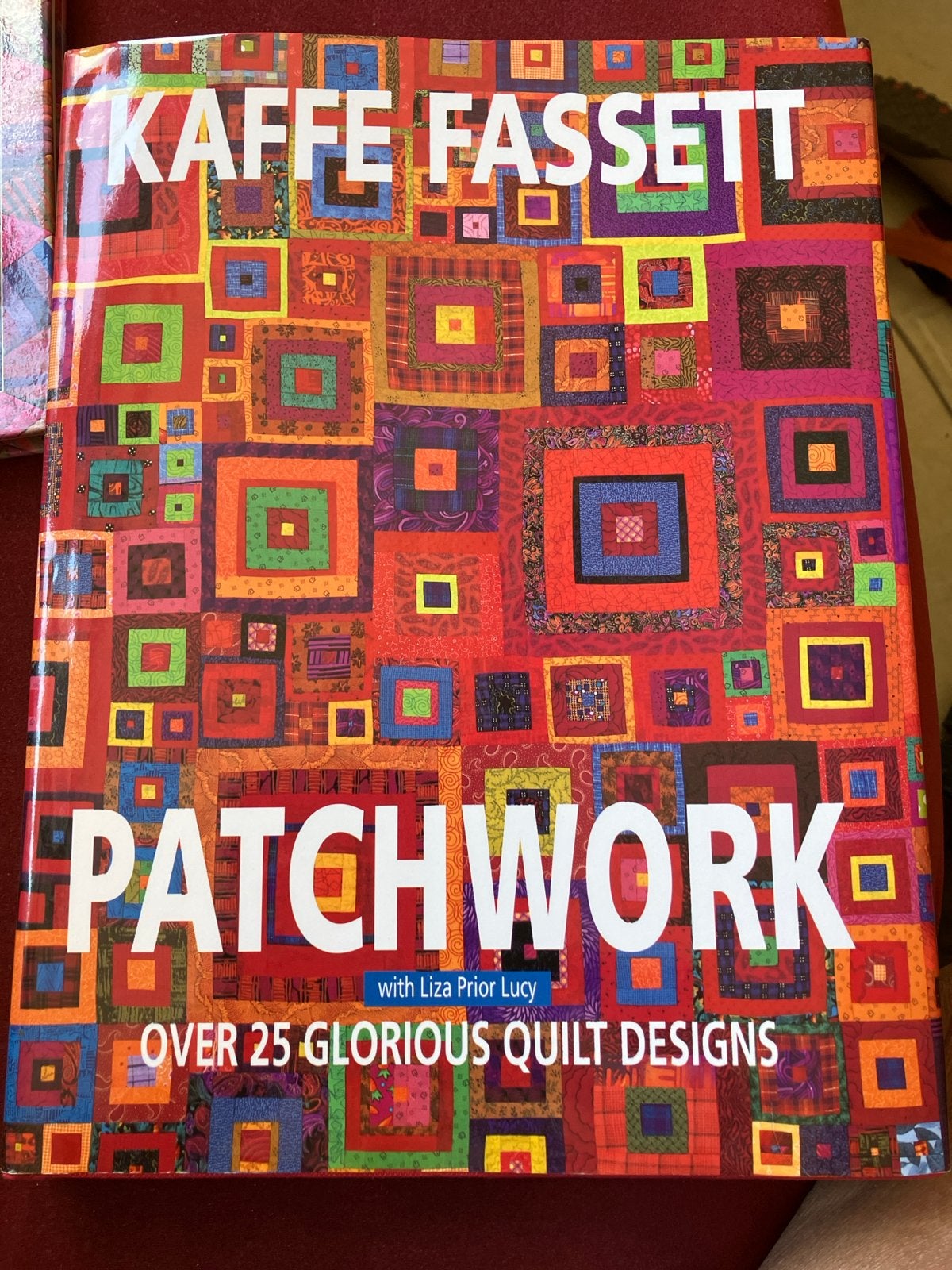 Kaffe Fassett Patchwork: Meer dan 25 prachtige quiltontwerpe, Boeken, Ophalen of Verzenden, Zo goed als nieuw, Borduren en Naaien
