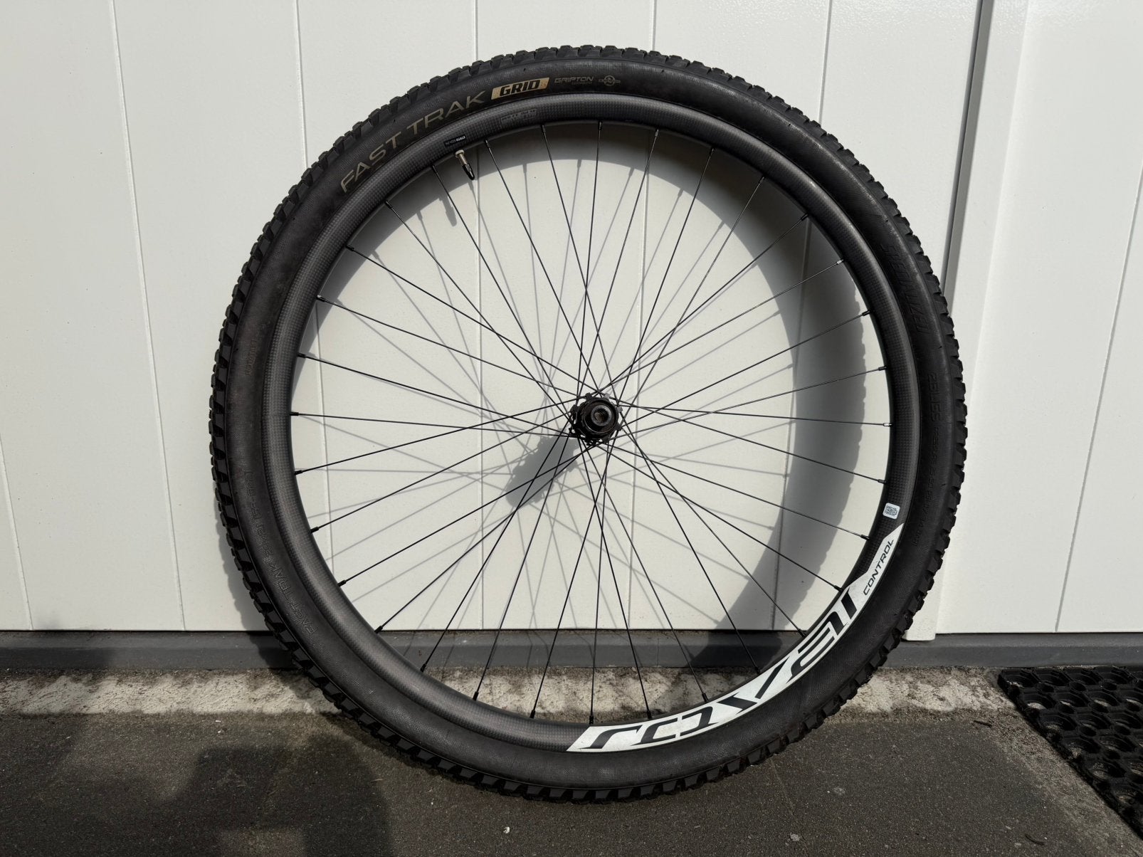 Foto 4 van Roval Control Carbon 29” MTB Achterwiel  (Non-Boost 12x142)