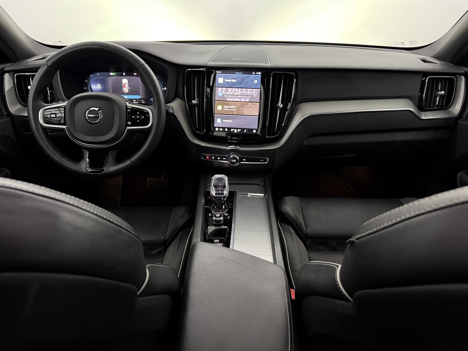 Volvo XC60 2.0 T6 Plug-in hybrid AWD Plus Dark Panoramadak,, Automaat, Gebruikt, 4 cilinders, 1969 cc