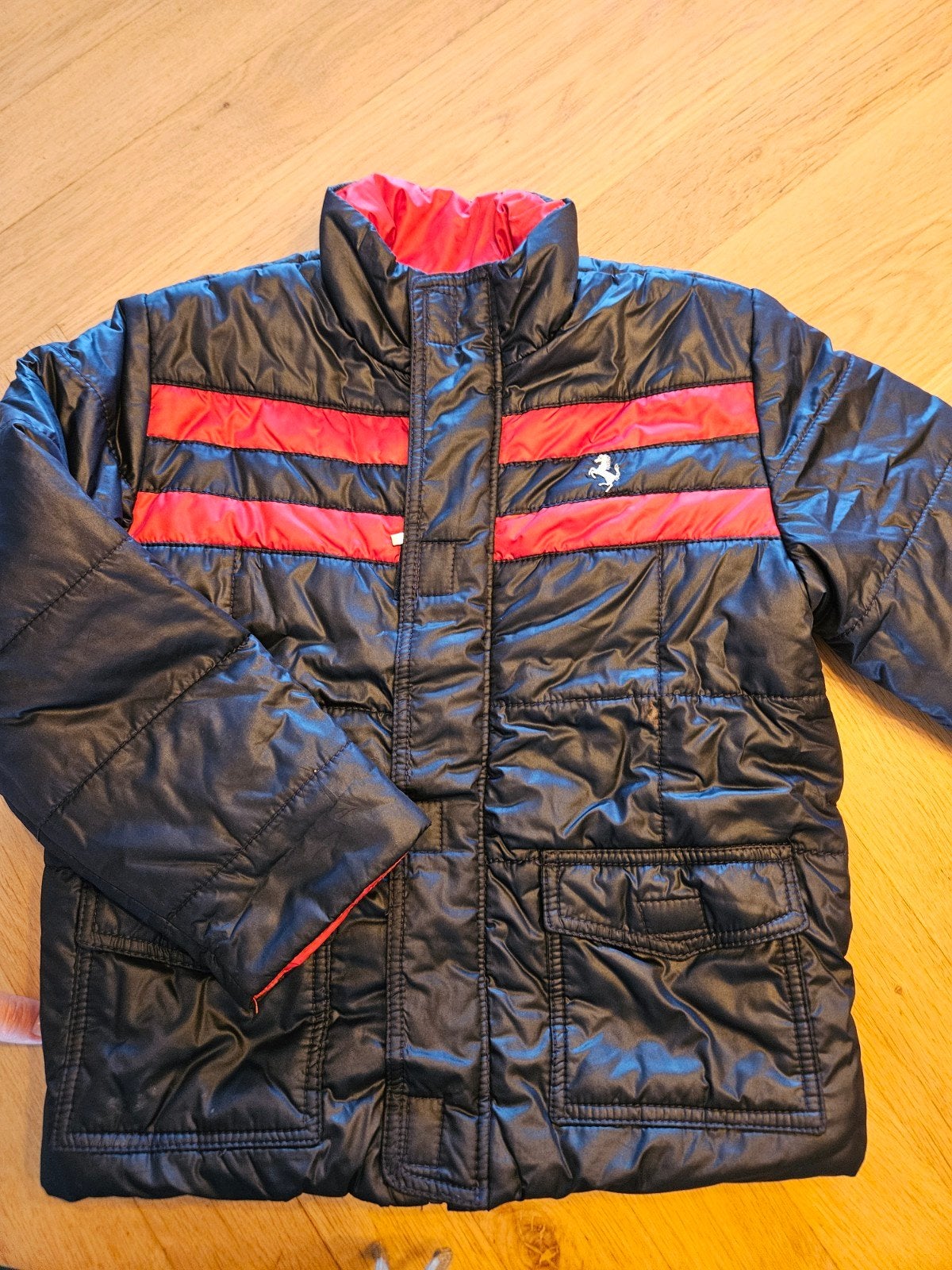Ferrari kinderjas maat 116 -  blauw met rode strepen, Ophalen of Verzenden, Gebruikt, Ferrari, Jongen