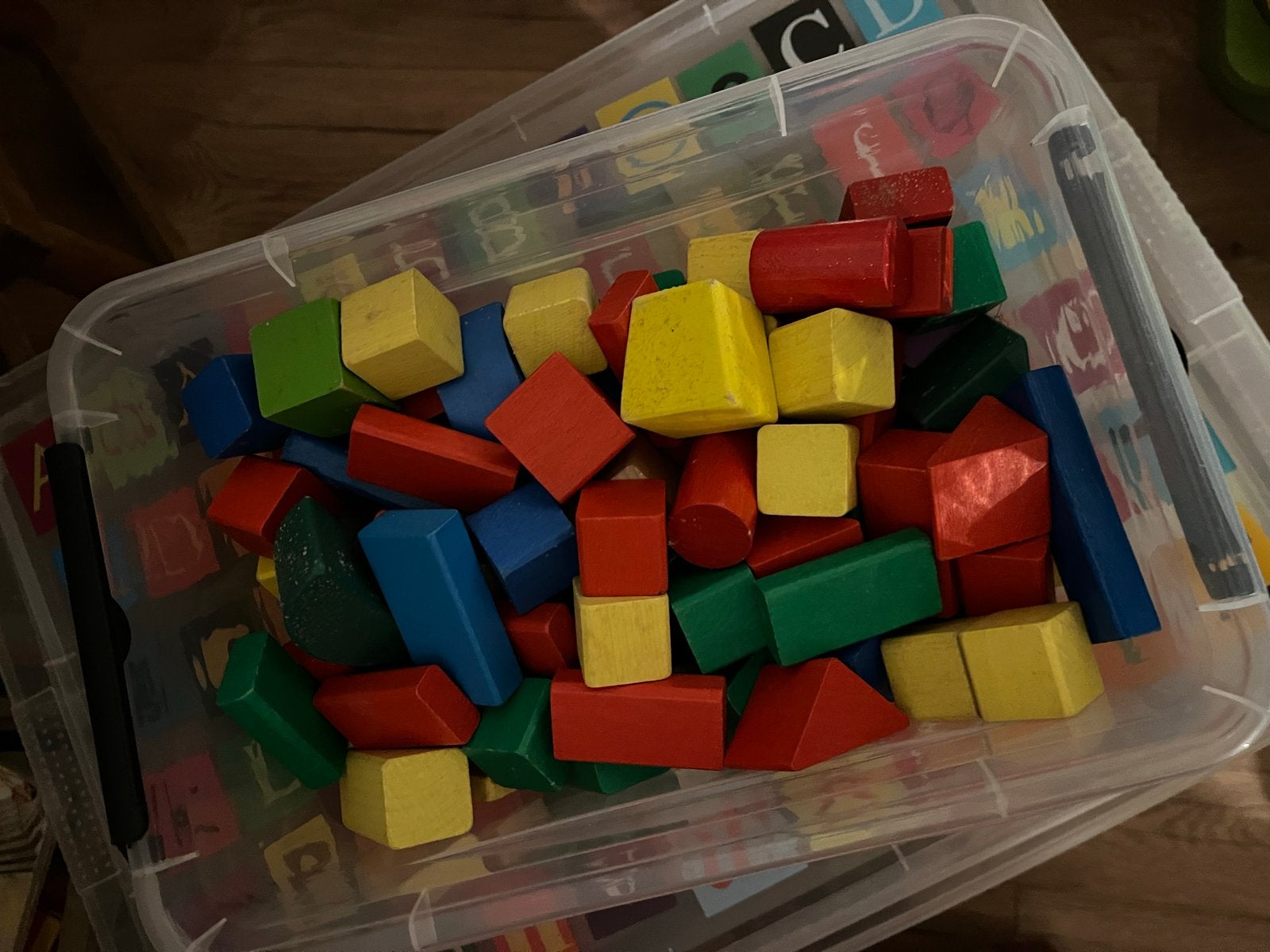 Grote doos met houten bouwblokken in diverse kleuren, Ophalen, Gebruikt, Overige merken