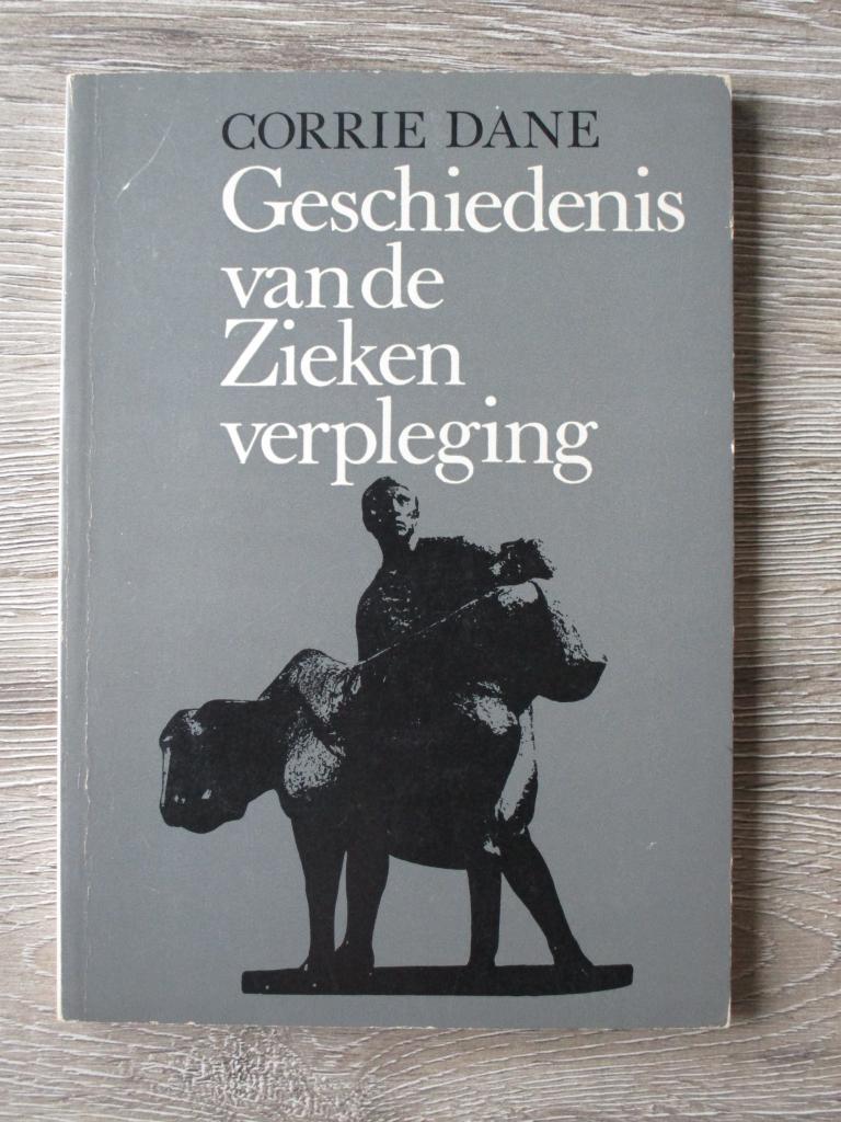 Geschiedenis van de Zieken verpleging - Corrie Dane, Ophalen of Verzenden, Gelezen
