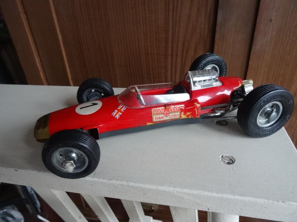 Oude race auto Schuco Ford Lotus 1079, Ophalen