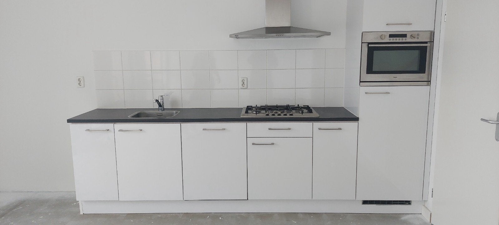 Moderne keuken met inbouwapparatuur, Ophalen, Gebruikt, Wit, Enkelwandige keuken
