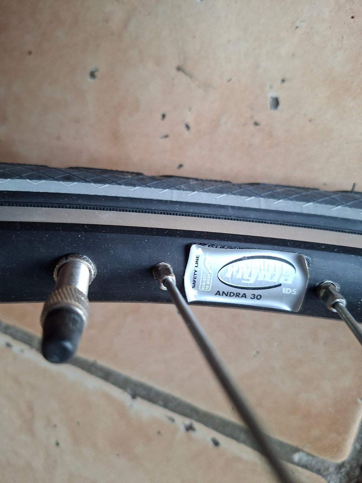 28 inch achterwiel met Shimano Deore XT naaf en CST, Wiel, Gebruikt, Elektrische fiets, Shimano, Rigida, Ryde, CST