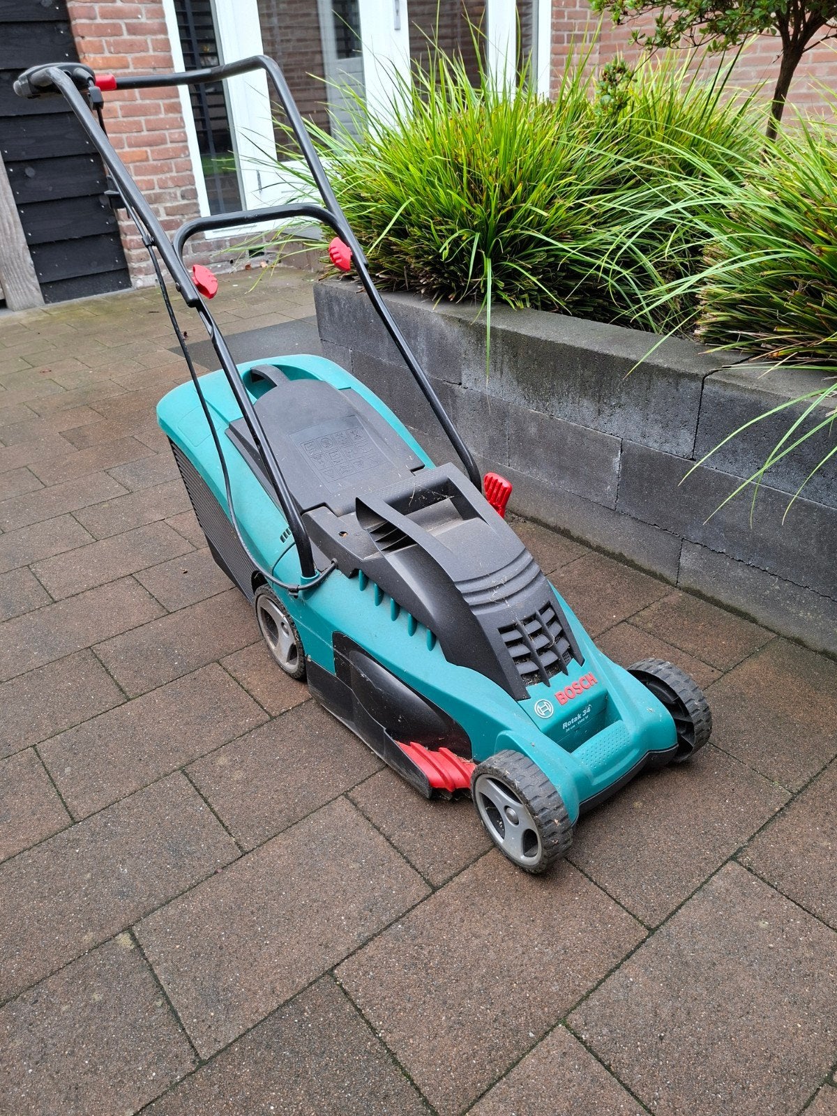 Bosch Rotak 34 elektrische grasmaaier, Ophalen, Cirkelmaaier, Gebruikt, Elektrische grasmaaier