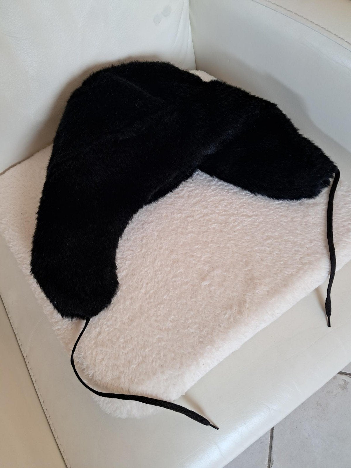 Warme zwarte bontmuts met oorkleppen, nieuw, Ophalen of Verzenden, Nieuw, Muts
