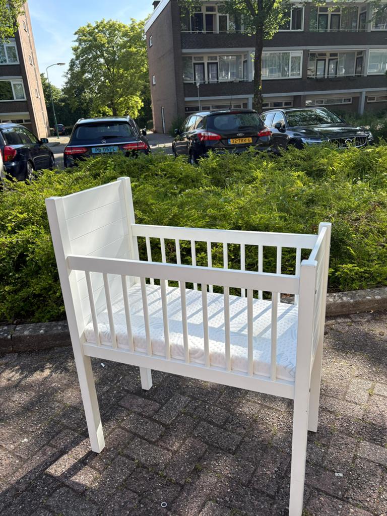 Babybedje met matras, Ophalen, Zo goed als nieuw, Ledikant