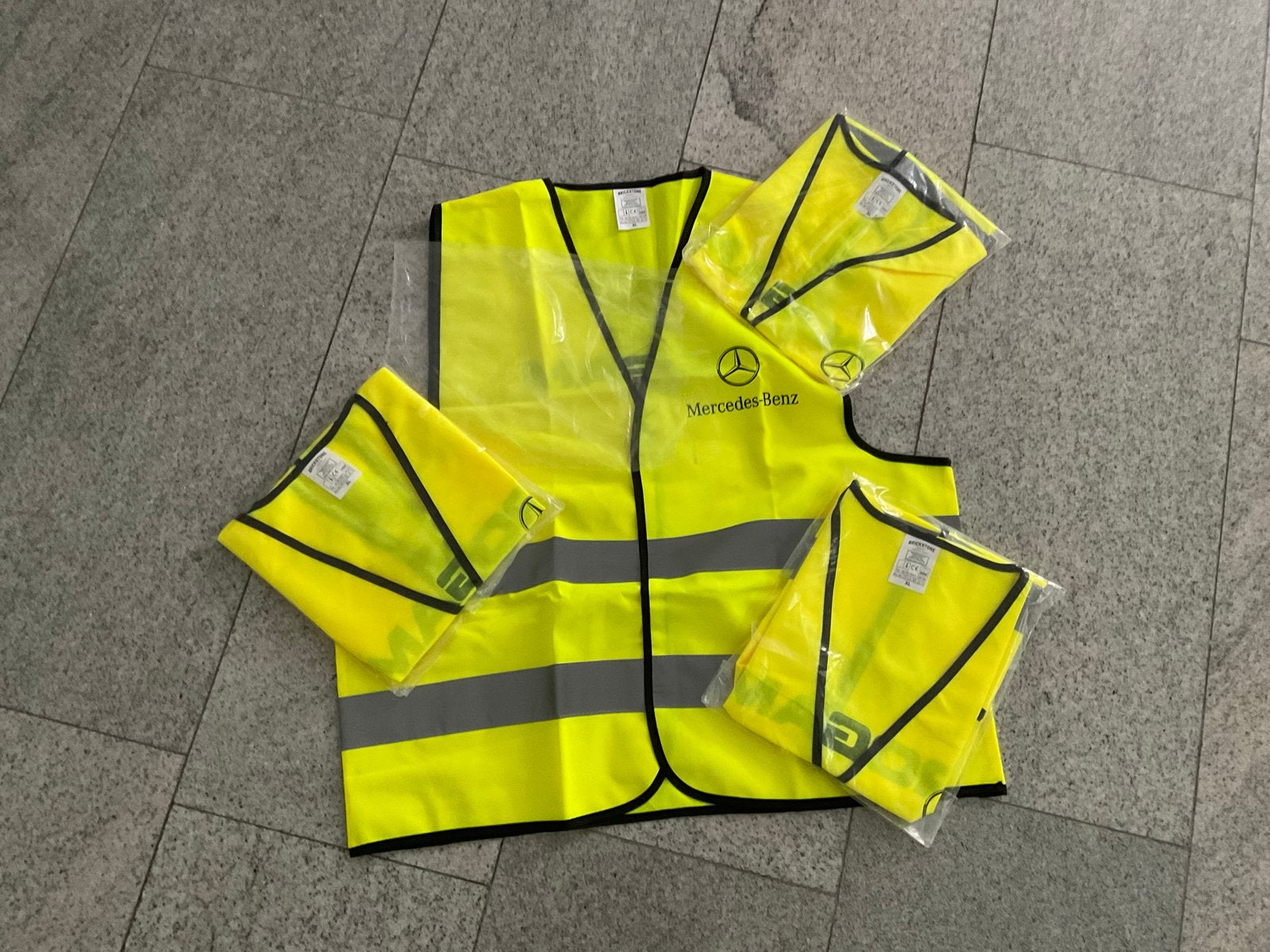 4x Mercedes-Benz Veiligheidsvesten XL met Rogam opdruk, Ophalen, Nieuw