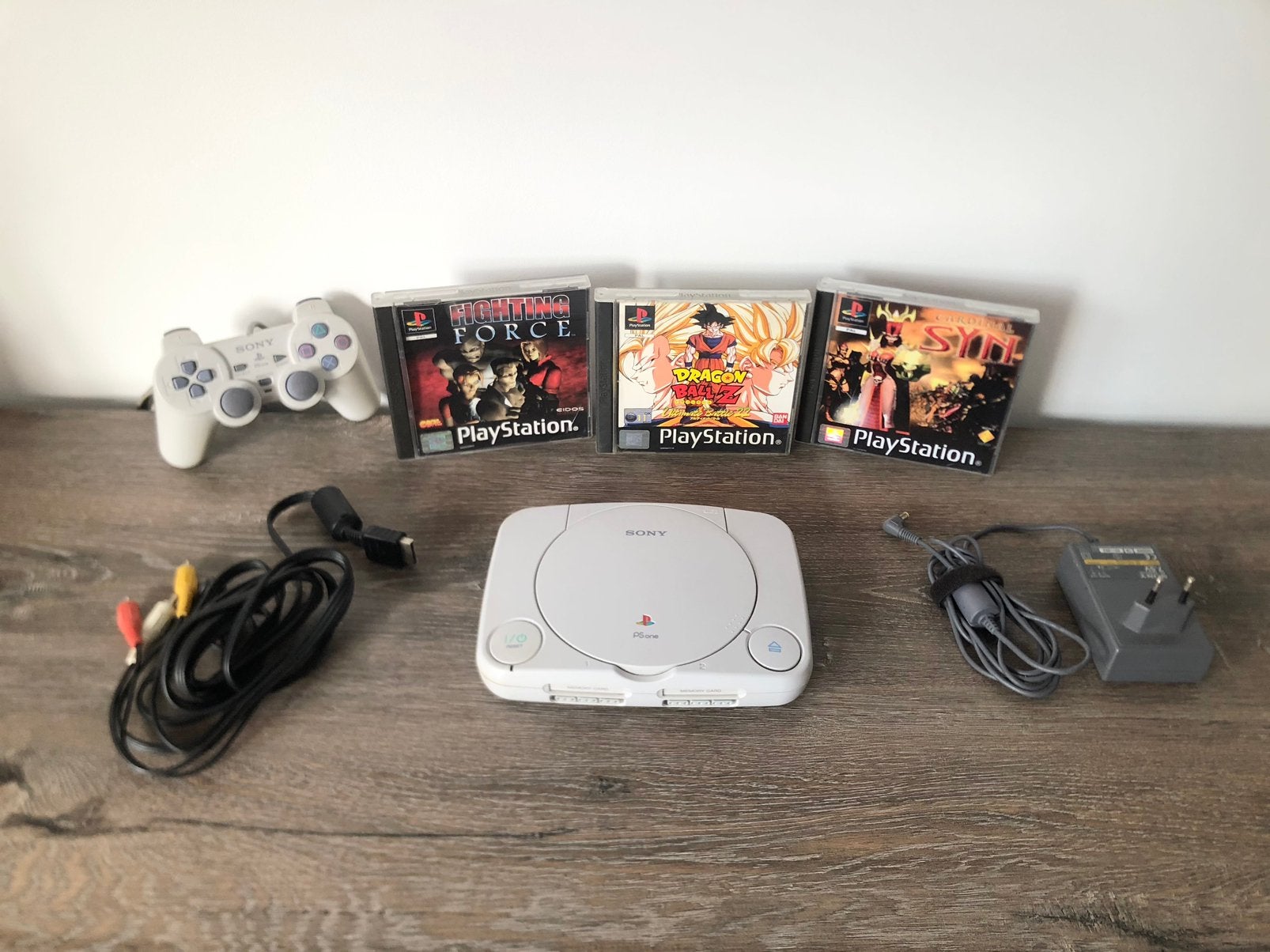 Play station one + 3 games, Spelcomputers en Games, Ophalen of Verzenden, Zo goed als nieuw, Met 1 controller, Slim