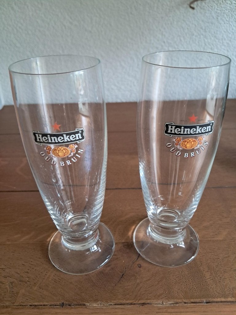 2 bierglazen Bierglas Heineken ( Oudbier ) op voet, Ophalen of Verzenden, Zo goed als nieuw, Bierglas