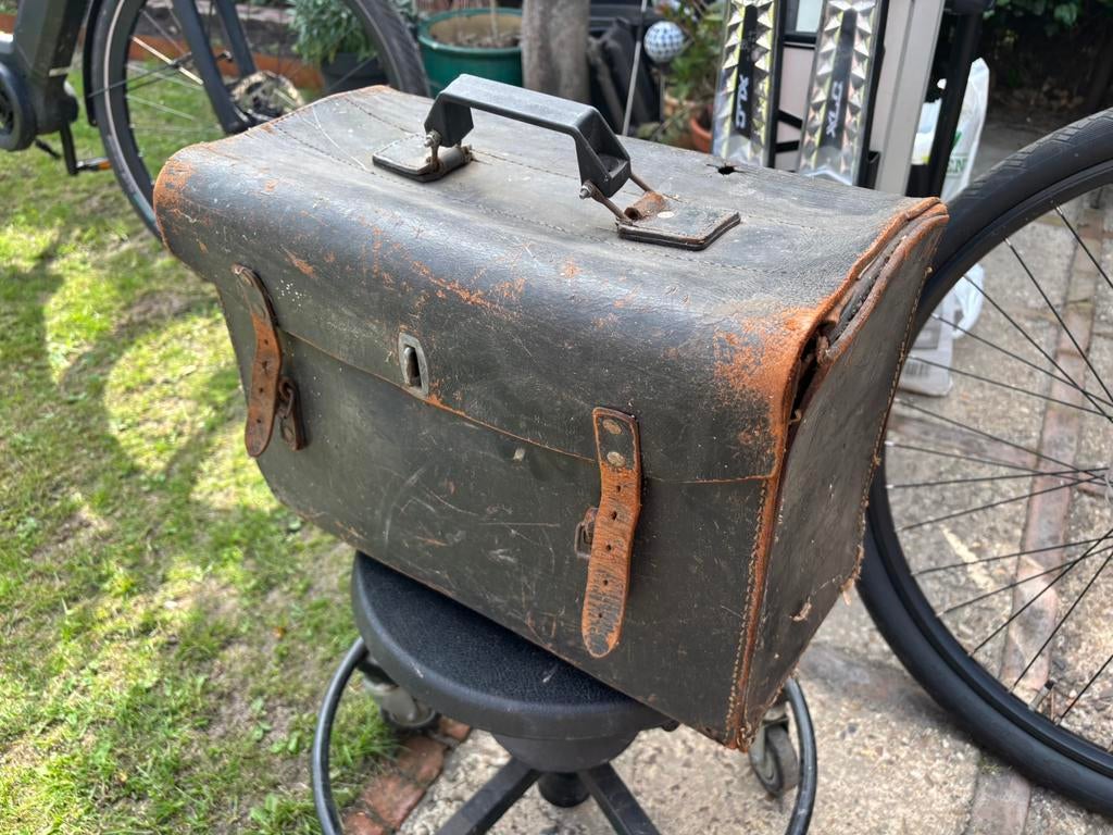 Vintage lederen gereedschapskist, Doe-het-zelf en Verbouw, Gereedschapskisten, Ophalen, Gebruikt