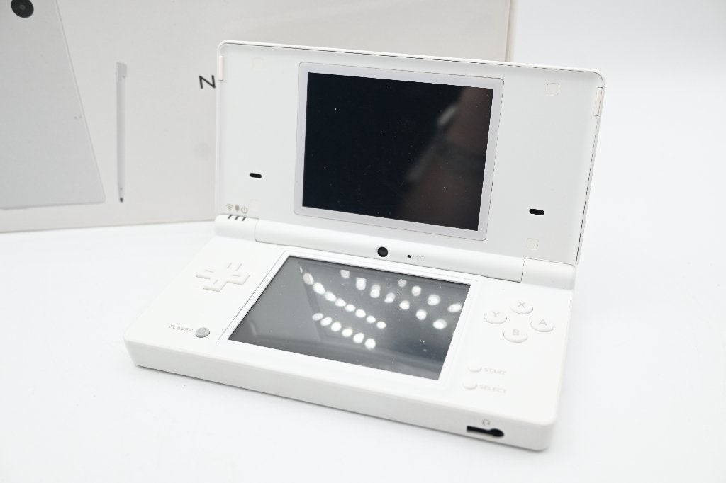 Nintendo DSi Wit + Doos - Gebruikt, Spelcomputers en Games, Spelcomputers | Nintendo DS, Nintendo, Gebruikt, Wit, Nintendo of Europe GmbH, Herriotstrasse 4, 60528 Frankfurt am Main, Duitsland