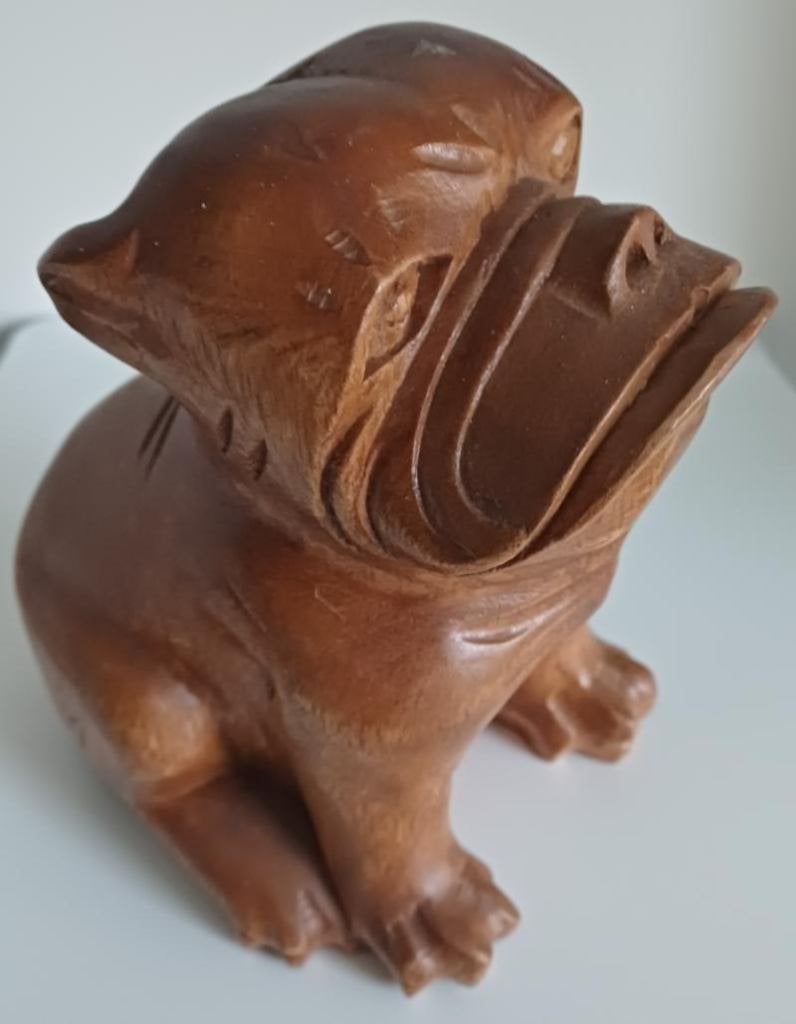 Hout hand gesneden buldog, Verzamelen, Beelden en Beeldjes, Ophalen of Verzenden, Gebruikt, Dier