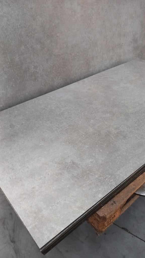 Restpartijtje hpl platen nieuw. Aparte grijze kleur, Ophalen, Nieuw, HPL, 50 tot 100 mm