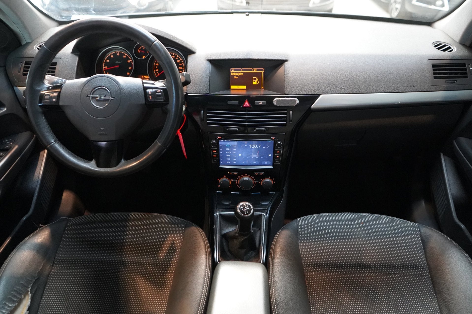 Foto 2 van Opel Astra 1.8 Executive | NAVI | AIRCO | NAP | APK |