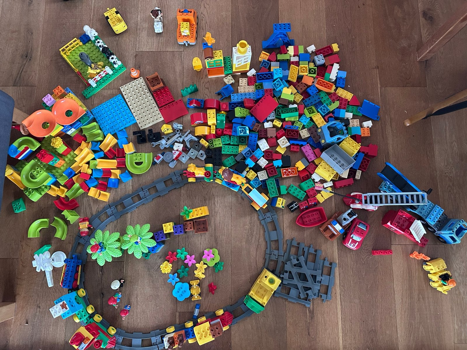 LEGO DUPLO grote partij met oa trein, rails, knikkerbaan, Ophalen, Inclusief minifiguren, Gebruikt, Overige thema's