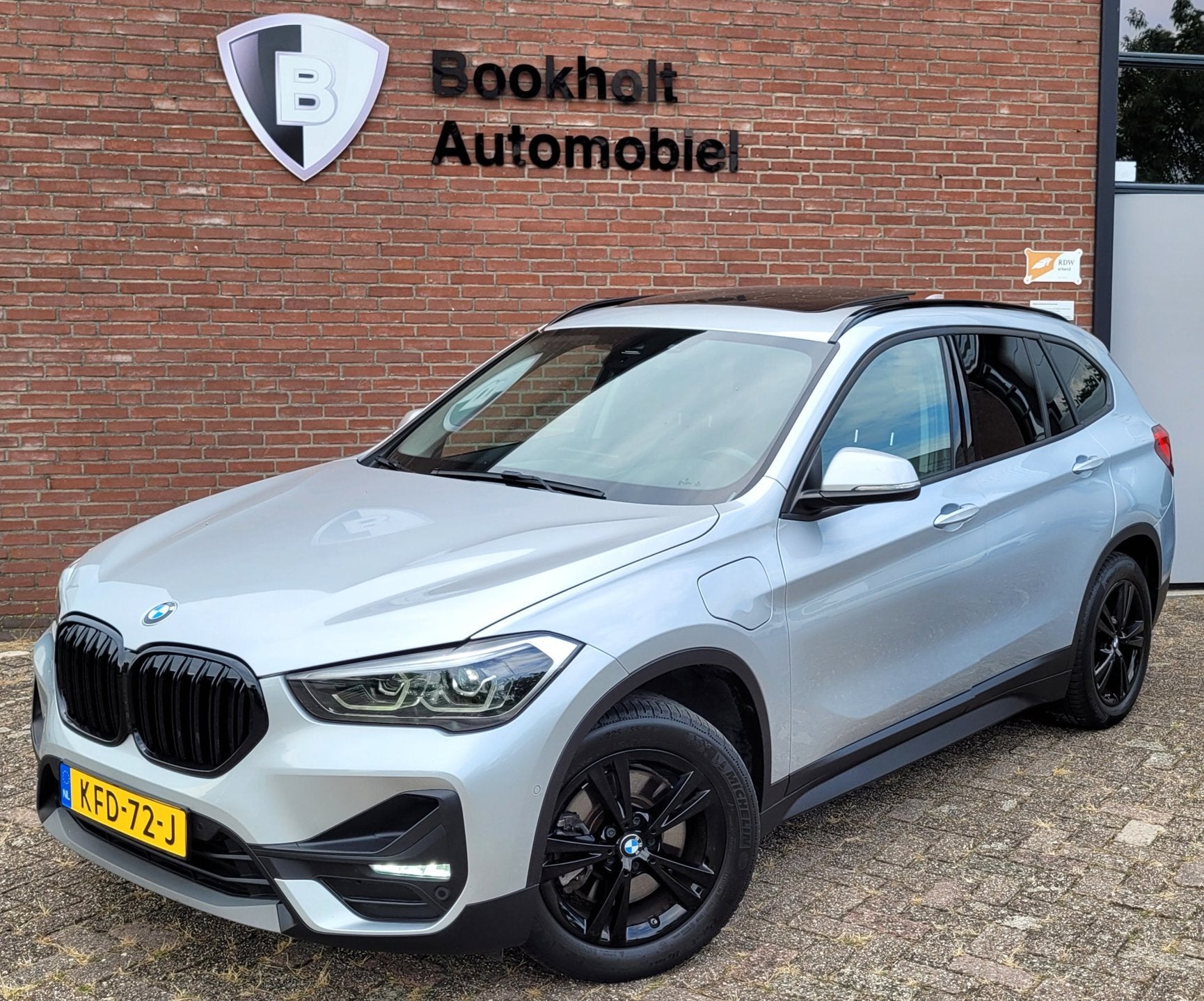 BMW X1 XDrive25e Pano, HUD, Cam, Harman, M-stuur, Leer, 8 kWh, Gebruikt, Bedrijf, Vierwielaandrijving