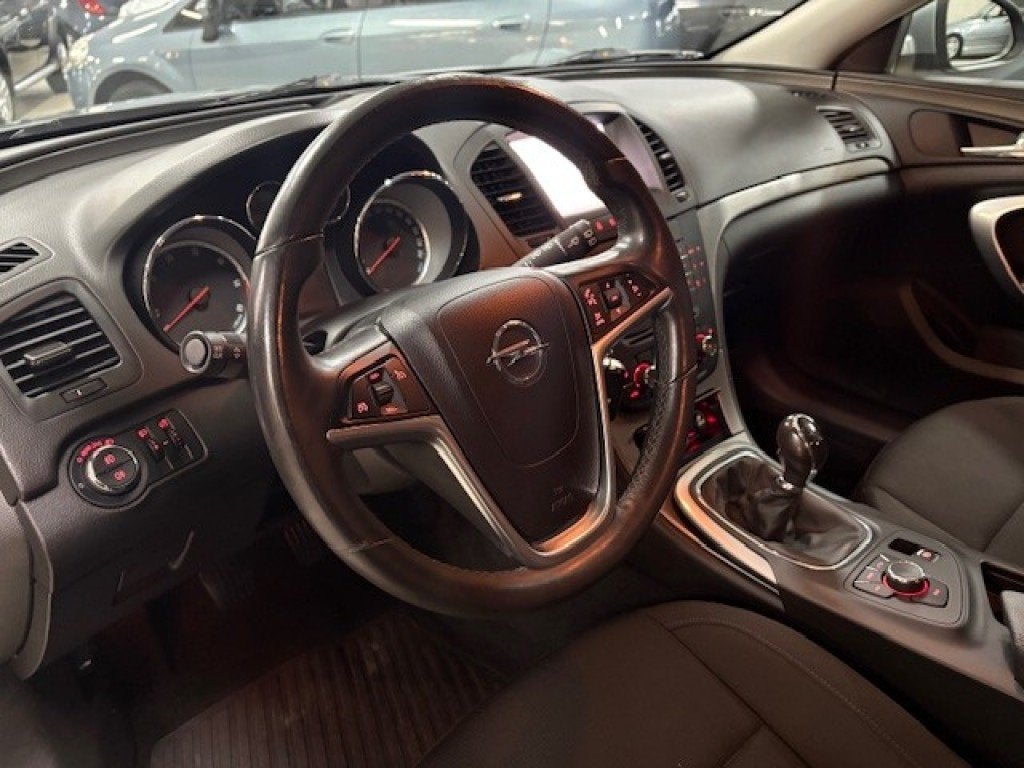 Opel INSIGNIA 2.0 CDTI CLIMAT / CRUISE / TREKHAAK / 2X PDC, Auto's, Opel, Voorwielaandrijving, Euro 5, 4 cilinders, Parkeersensor
