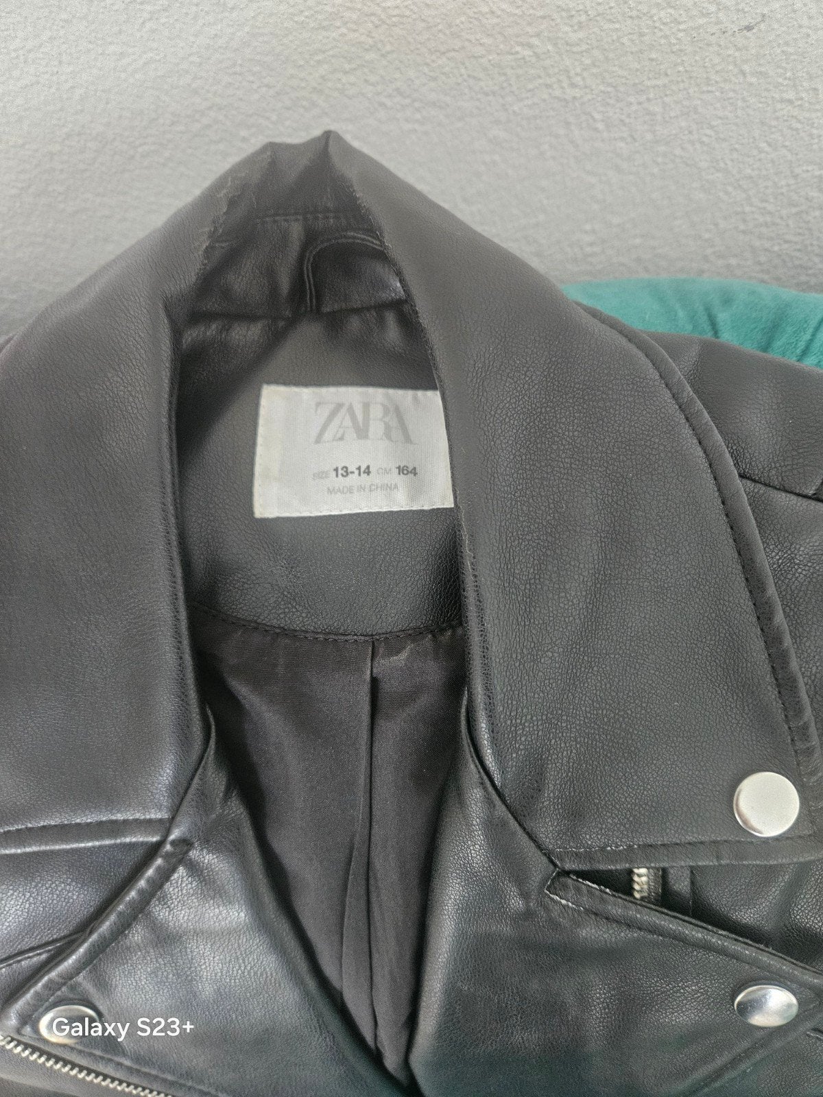 Zwarte Zara bikerjack en tranings pak vooor 10 euro, Ophalen