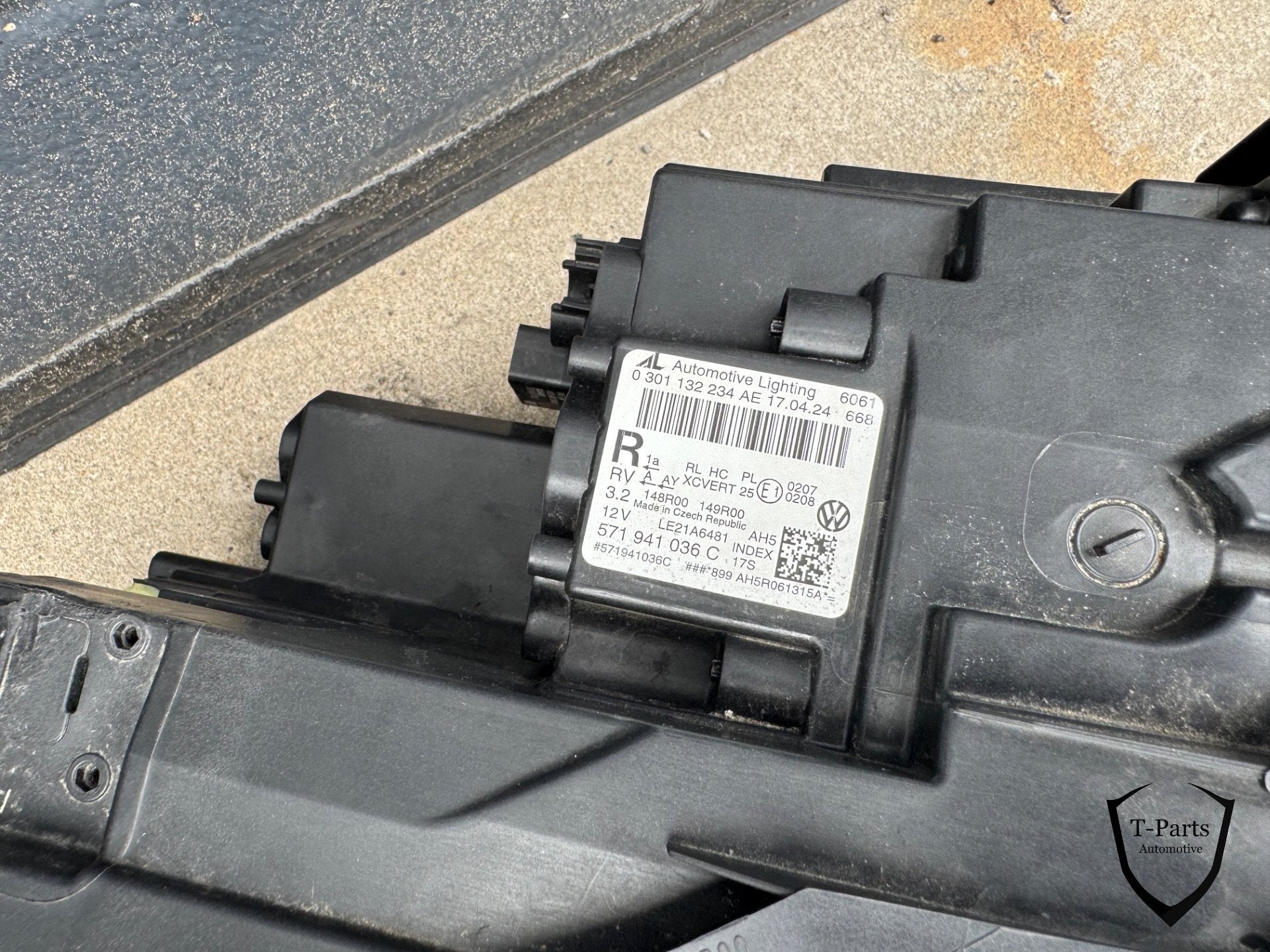Volkswagen tiguan koplamp rechts lamp 571941036c, Gebruikt, Volkswagen, Volkswagen AG, Berliner Ring 2
38440  Wolfsburg, DE