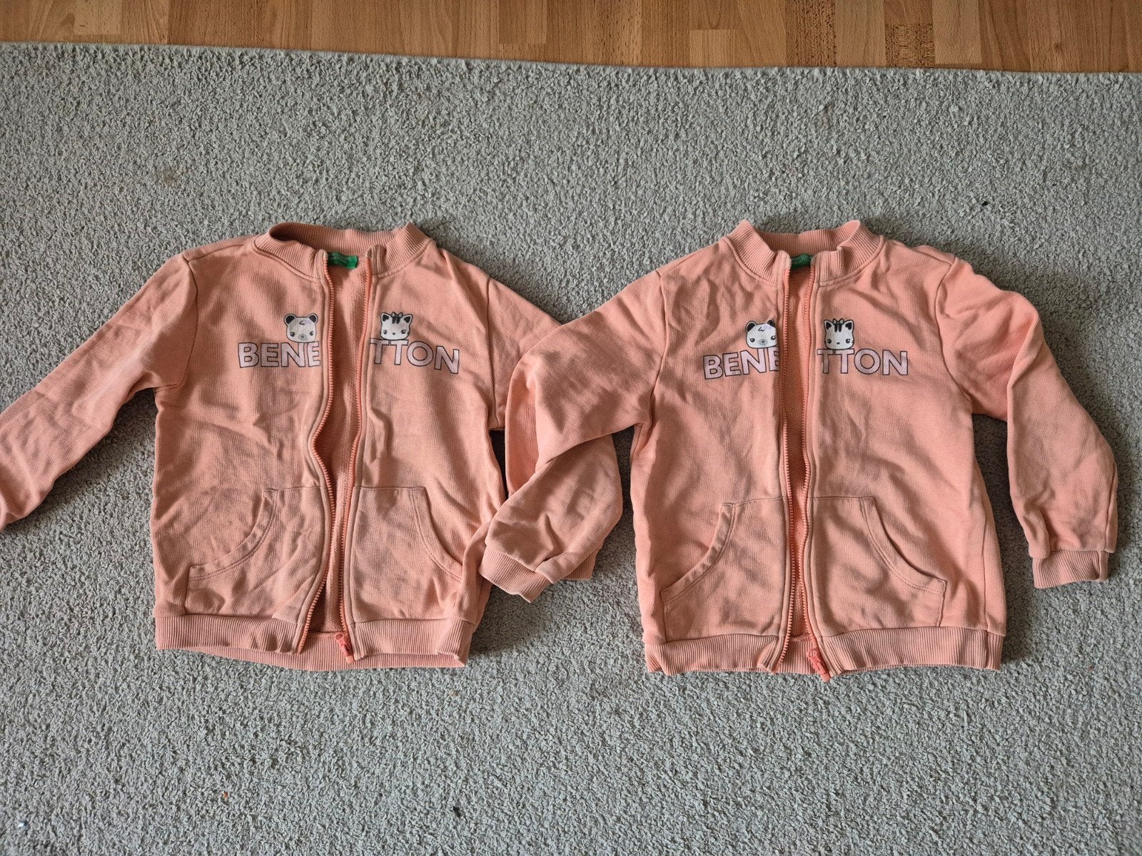 Trui met rits voor tweeling maat 110/116, Kinderen en Baby's, Ophalen of Verzenden, Zo goed als nieuw, Kleding